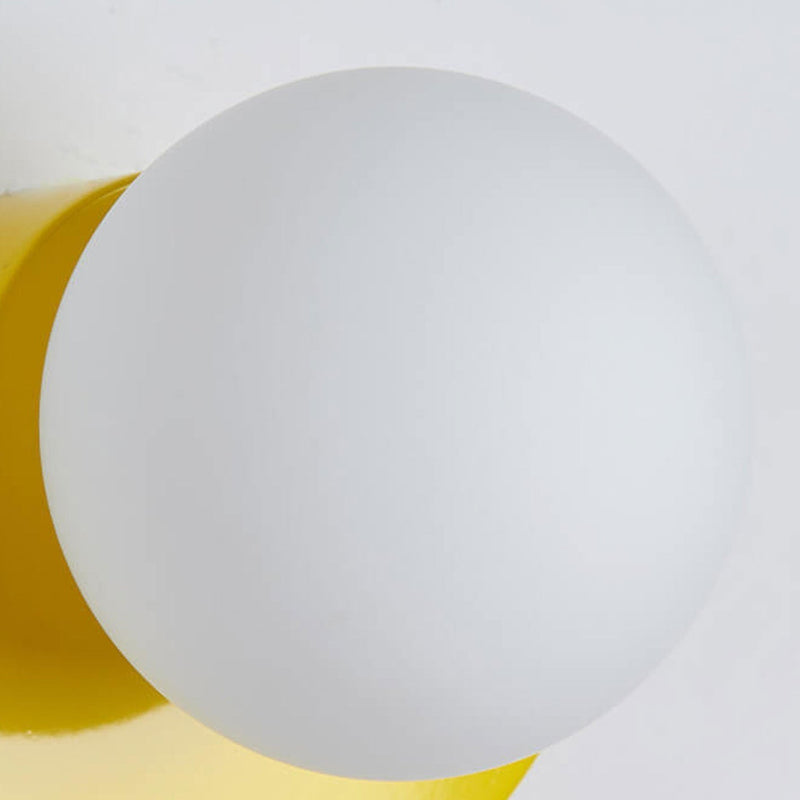Elvaria Wandlampe – Halbrundes Design mit Metallrahmen