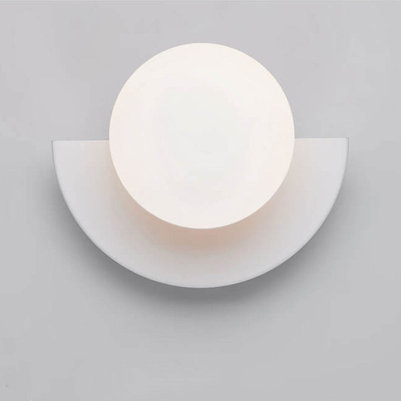 Elvaria Wandlampe – Halbrundes Design mit Metallrahmen