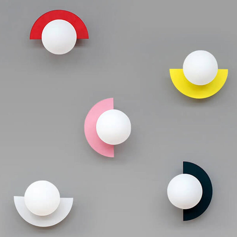 Elvaria Wandlampe – Halbrundes Design mit Metallrahmen