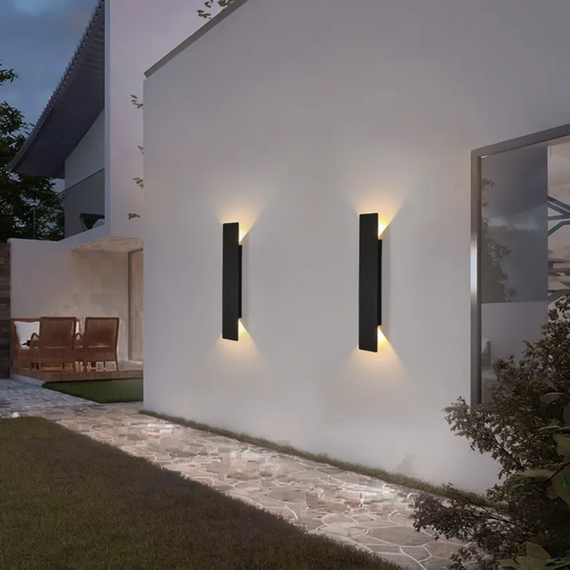 Tavrenza Außenwandlampe – Wetterbeständiges Aluminiumdesign