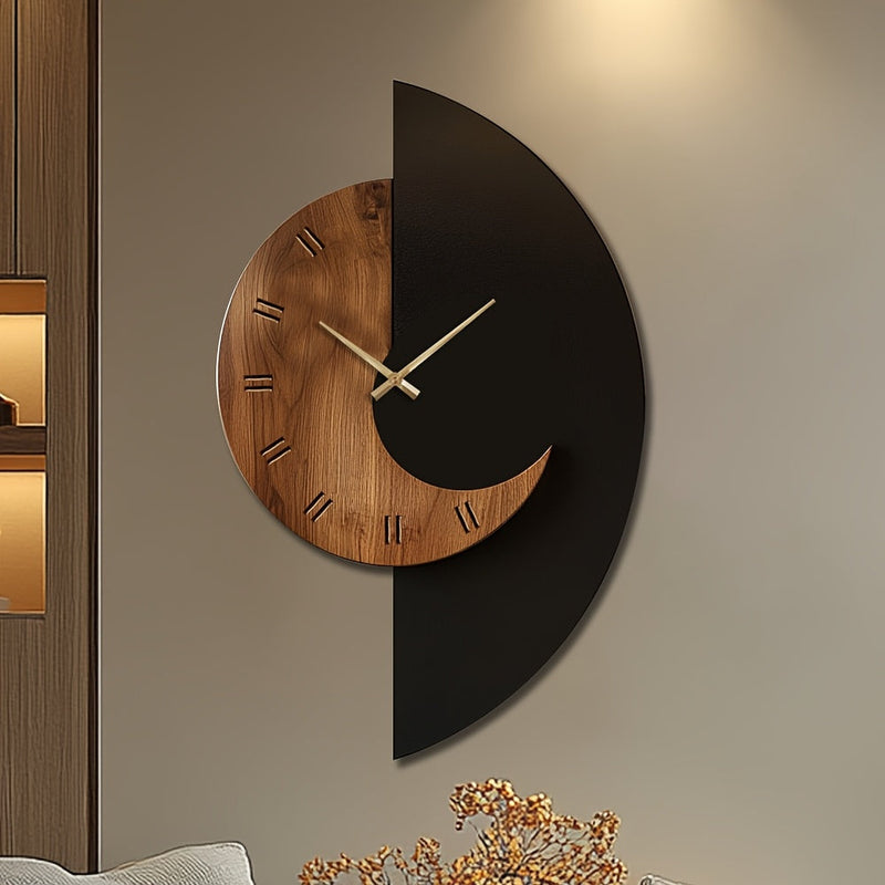 Elvaira Holz Wanduhr – Organische Form mit Stilvollem Zifferblatt