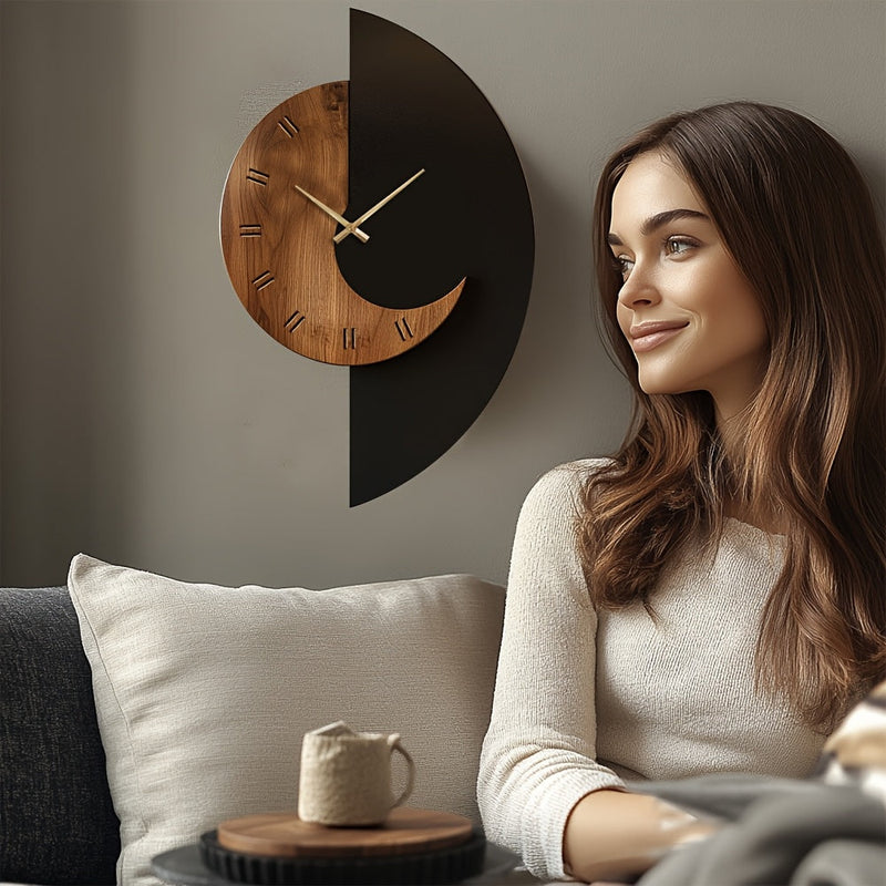 Elvaira Holz Wanduhr – Organische Form mit Stilvollem Zifferblatt