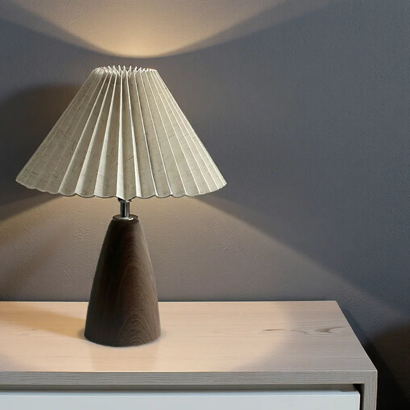 Veliora Leinen Tischlampe – Sanfte Beleuchtung mit Holzfuß