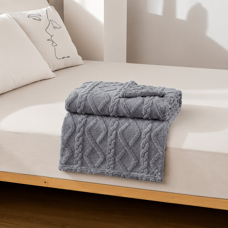 Sorvane Plaid – Strickdesign mit Relief für Wärme