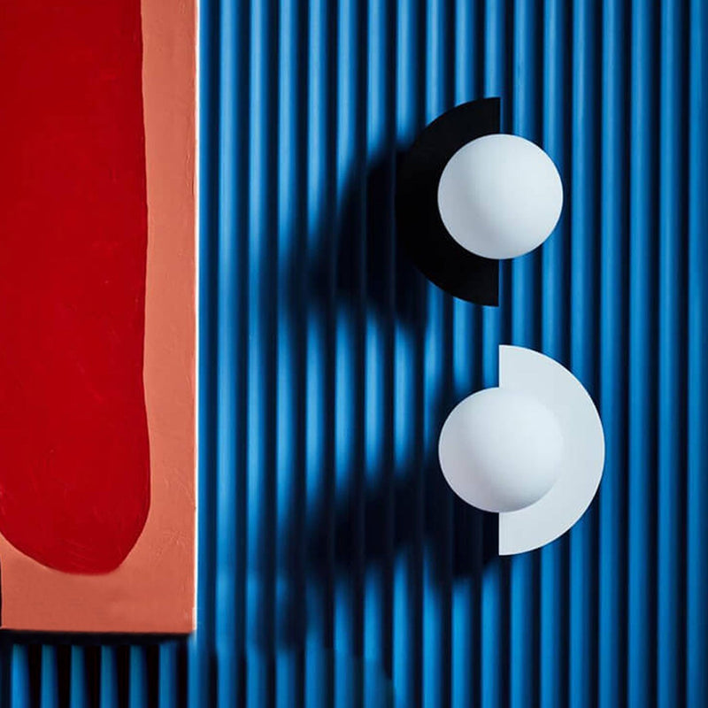 Elvaria Wandlampe – Halbrundes Design mit Metallrahmen