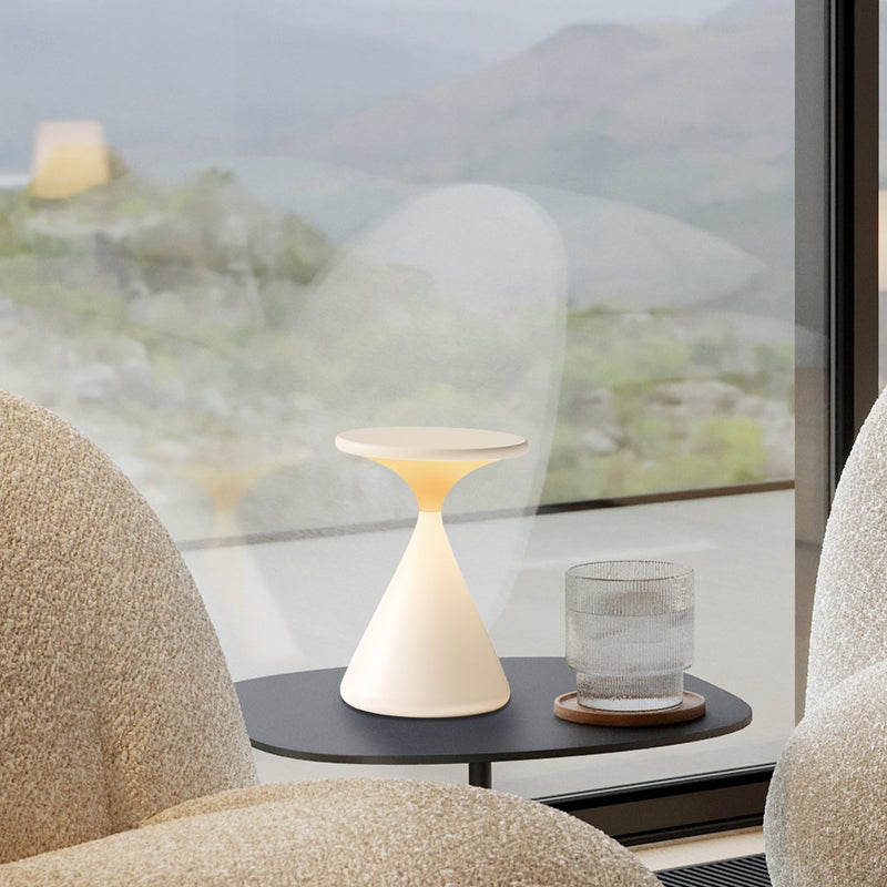 Aeron Sanduhr Dimmbar LED Tischlampe – Elegant und Kabelos Licht