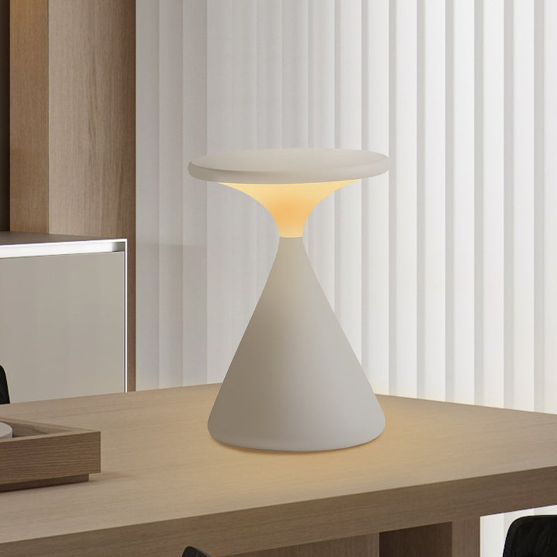 Aeron Sanduhr Dimmbar LED Tischlampe – Elegant und Kabelos Licht