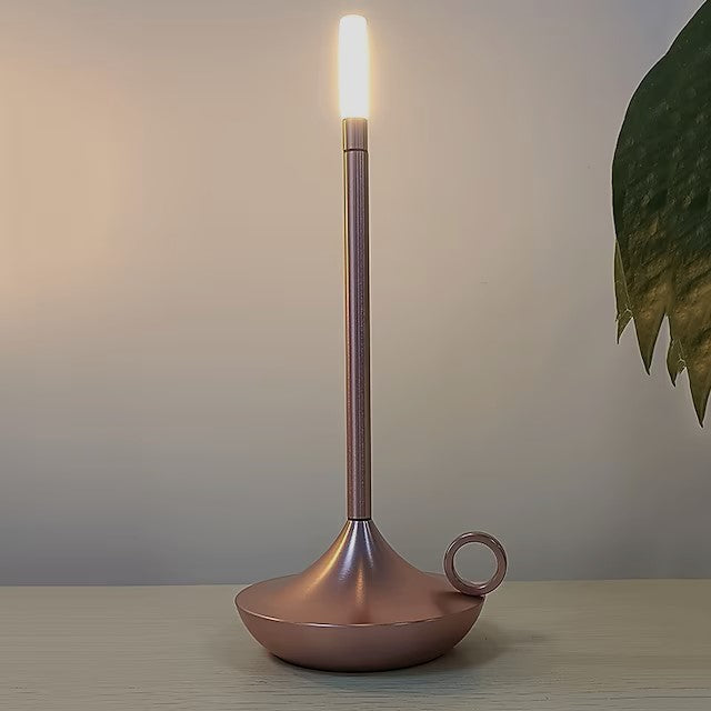 Valmiora Tischlampe – Skandinavisches Kerzenhalter-Design