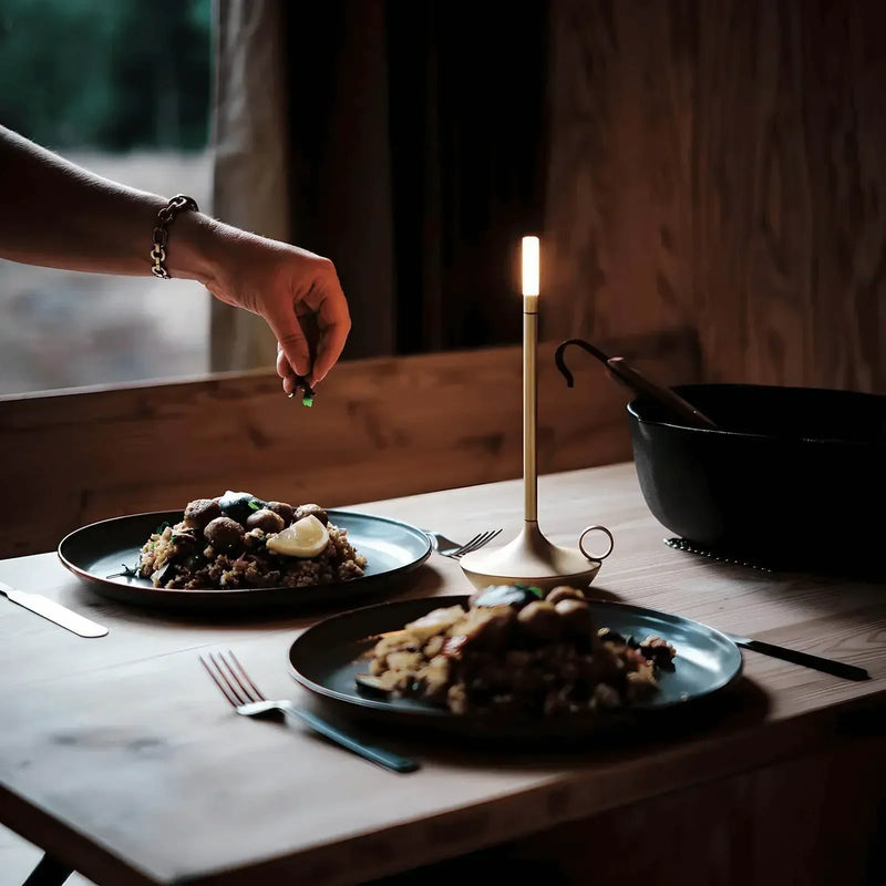 Valmiora Tischlampe – Skandinavisches Kerzenhalter-Design