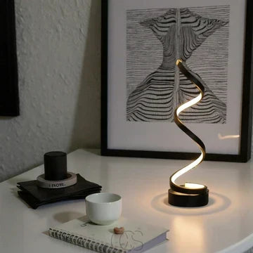 Solviera Tischlampe – Spiralförmiges Design mit Warmem Licht