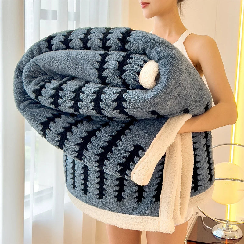 Wendedecke mit geometrischem Muster und Sherpa-Fleece – weich, warm und dekorativ