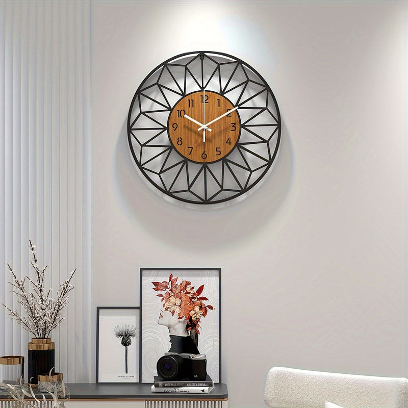 Varello Wanduhr – Runde Metallform mit Holzoptik