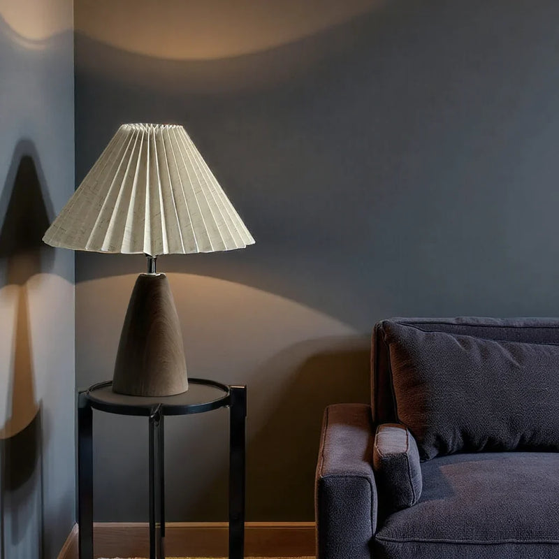 Veliora Leinen Tischlampe – Sanfte Beleuchtung mit Holzfuß