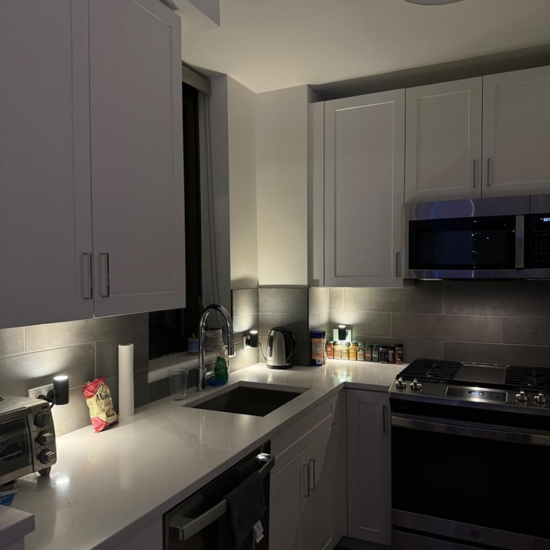 Veltrix Nachtlampe – Bauhaus Design mit Dimmbarem LED
