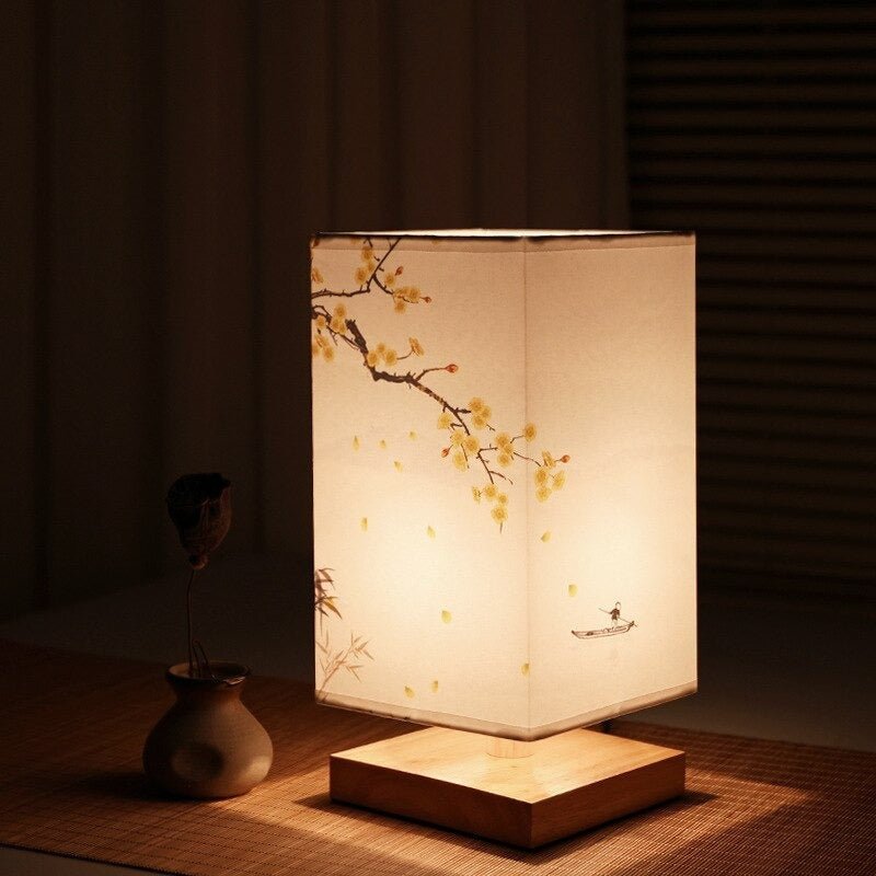 Skandinavische Tischlampe mit Japanischem Druck und Stoffschirm für das Interieur