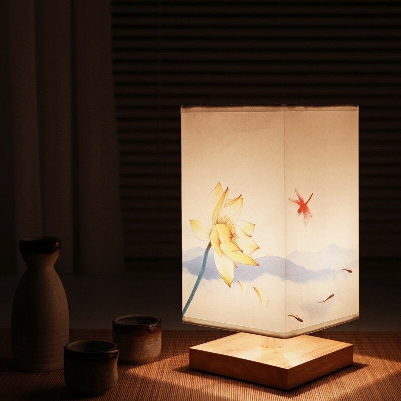 Skandinavische Tischlampe mit Japanischem Druck und Stoffschirm für das Interieur