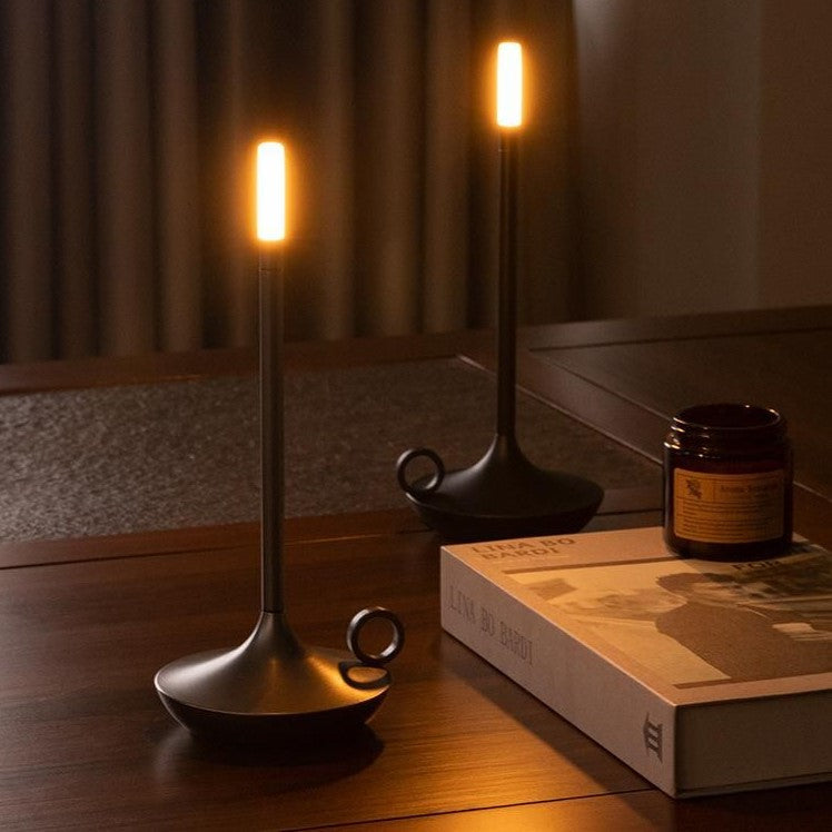 Valmiora Tischlampe – Skandinavisches Kerzenhalter-Design